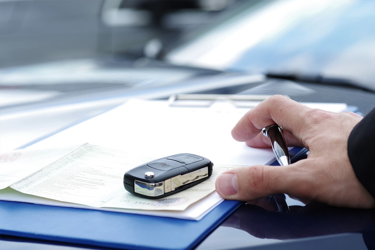 Leasingvertragsunterzeichnung bei Automobile Musil OHG